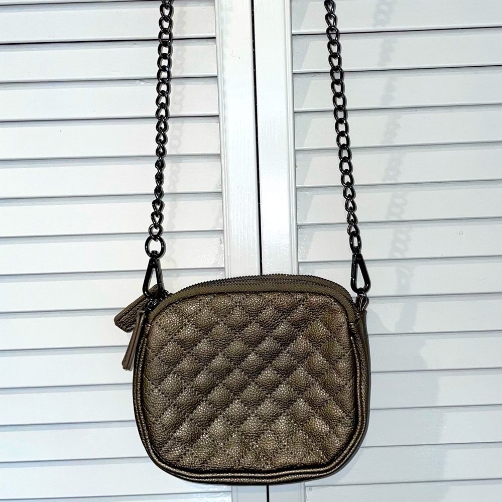 Bronze Metallic
Crossbody Bag Bronze Quilted Triple Zipper w Chain Strap EUC